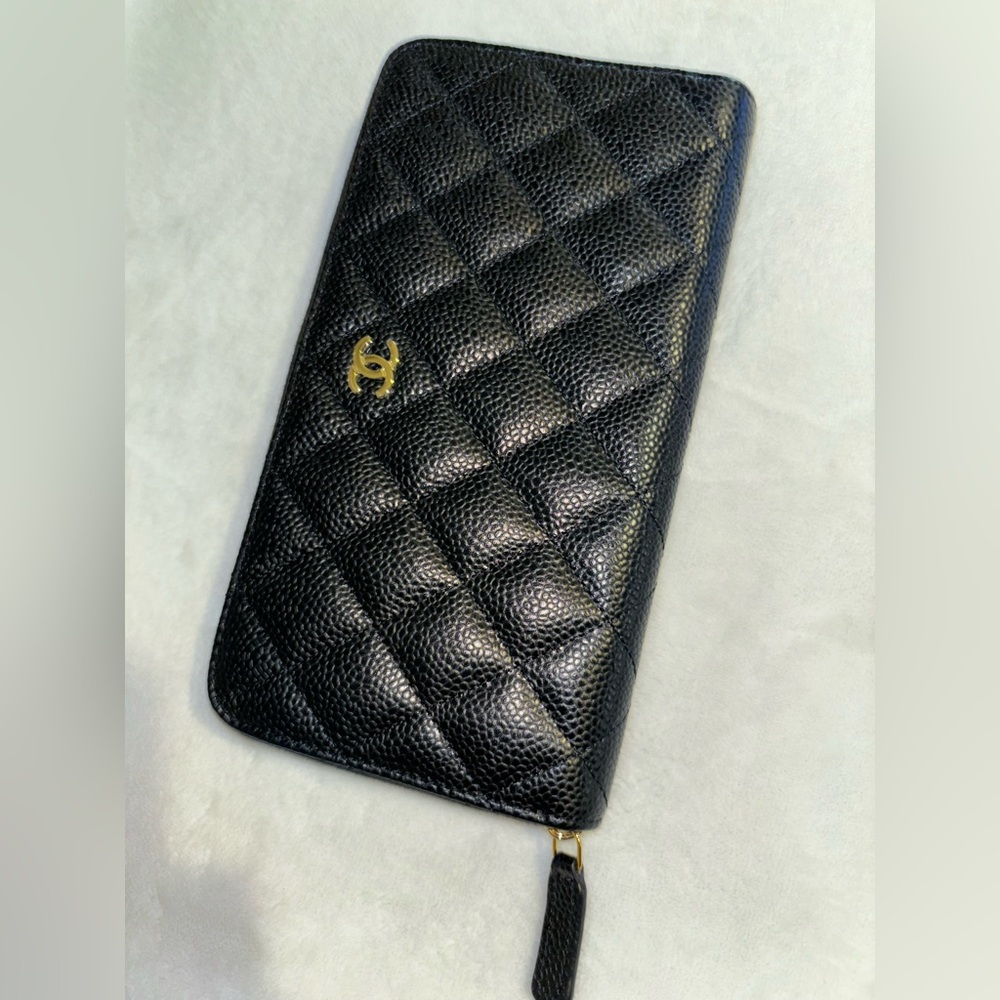 CHANEL Black Quilted Leather Wallet
